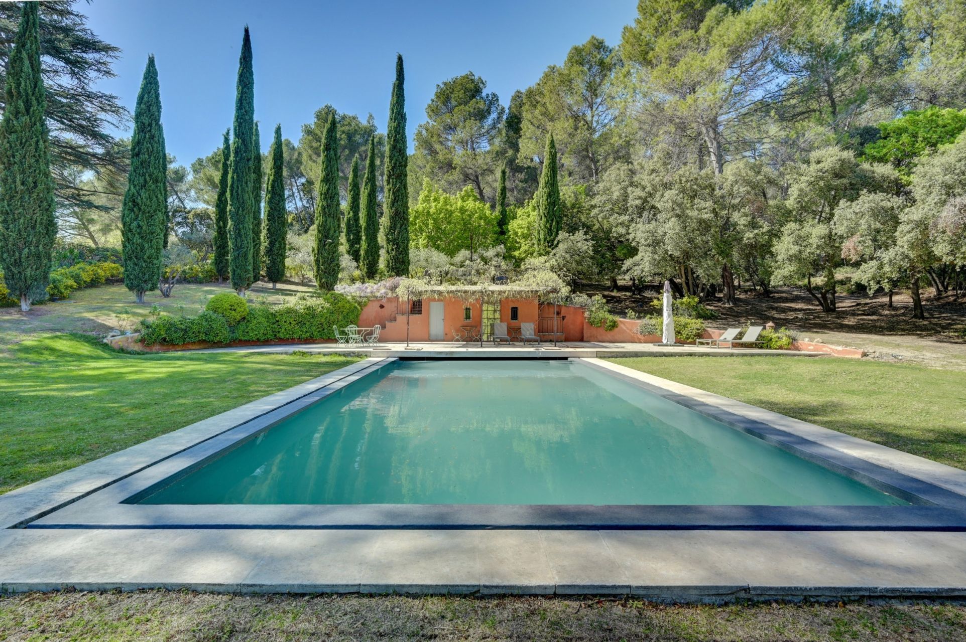 bastide 12 Pièces en location saisonnière sur CABRIES (13480)
