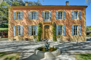 bastide 12 Pièces en location saisonnière sur CABRIES (13480)