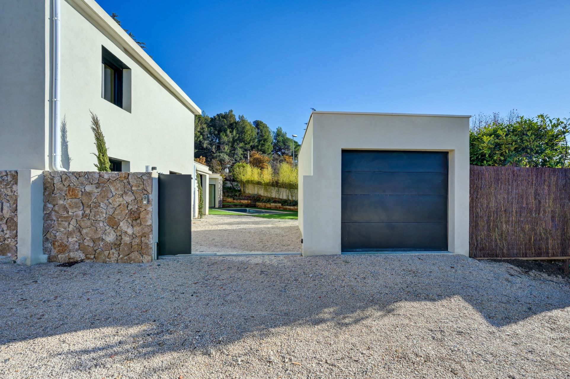 house 4 Rooms for sale on AIX EN PROVENCE (13100)