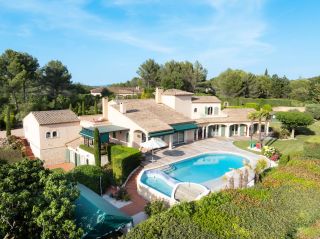 house 8 Rooms for sale on AIX EN PROVENCE (13100)