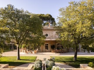 mas 8 Rooms for seasonal rent on PARADOU (13520)