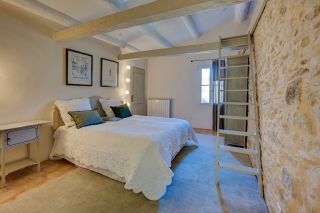 house 15 Rooms for sale on FORCALQUIER (04300)