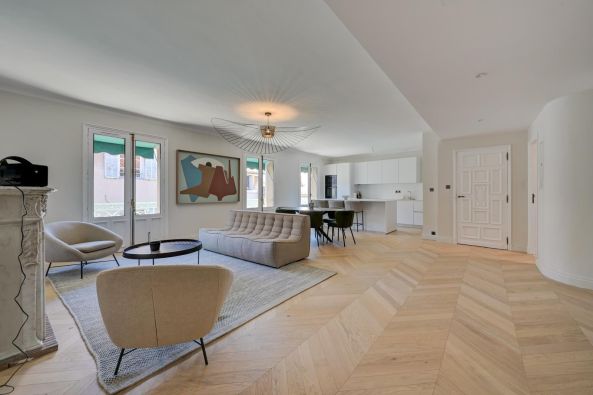 Sale Apartment Aix-en-Provence 5 Rooms 140 m²