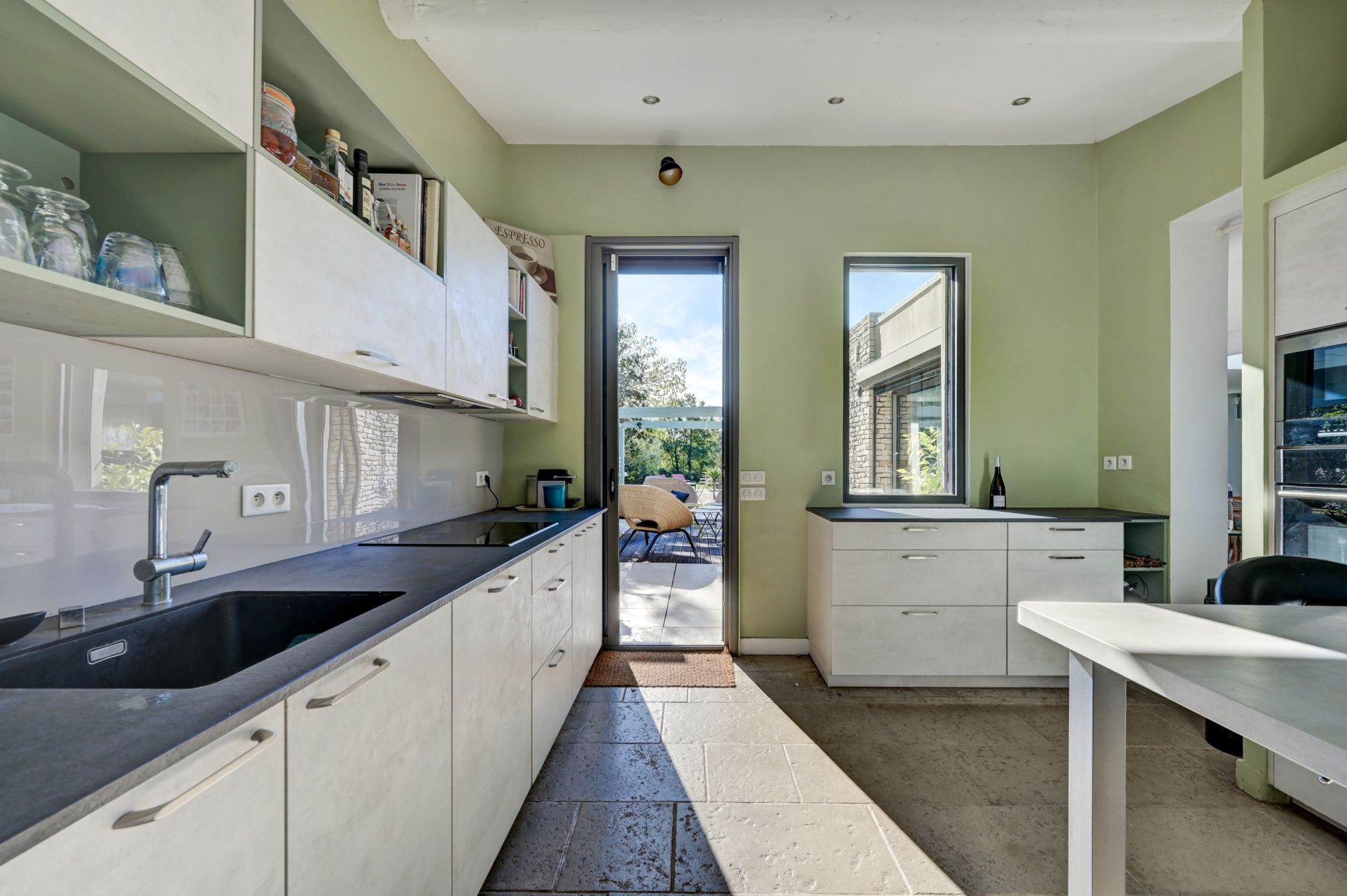 house 10 Rooms for sale on AIX EN PROVENCE (13100)