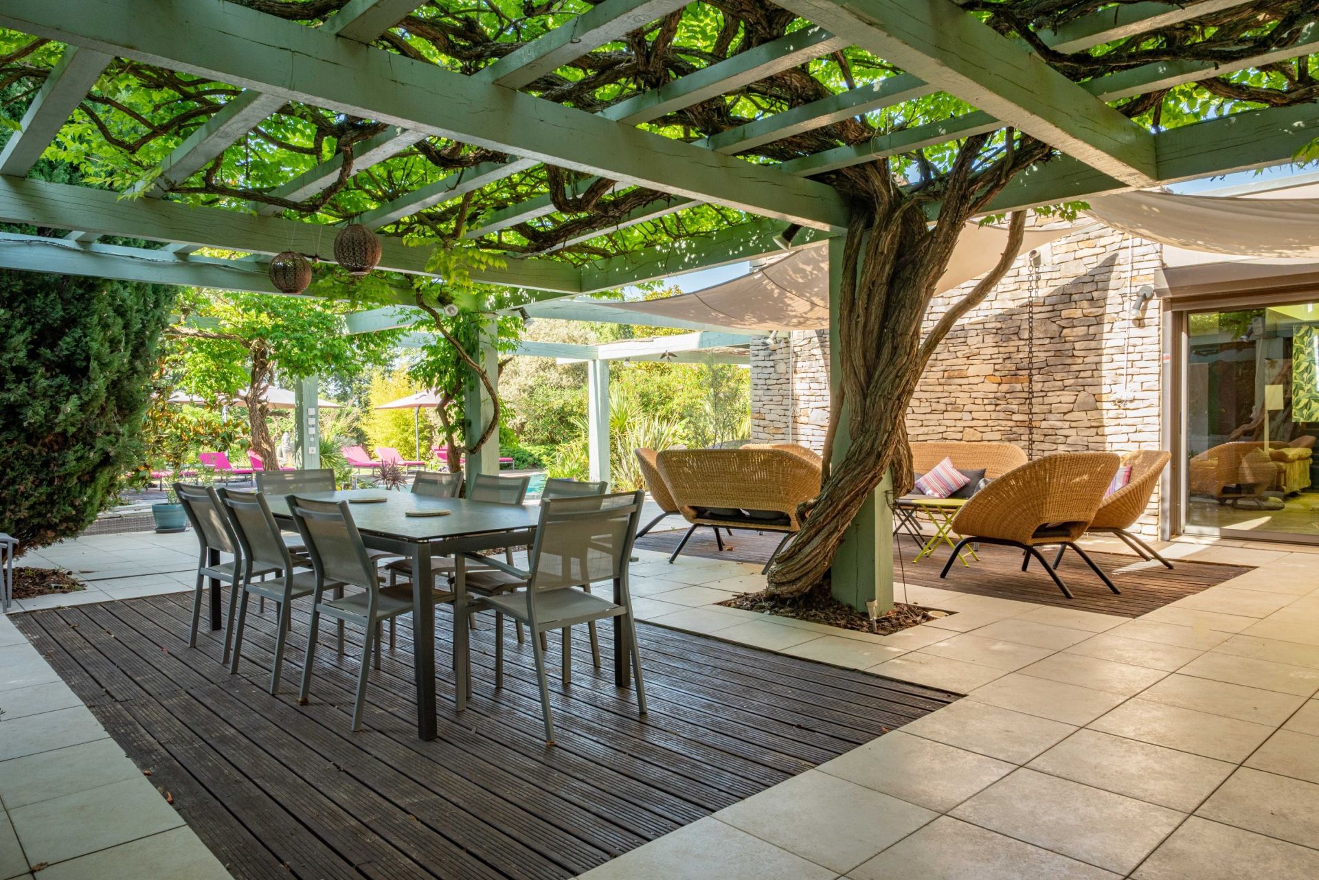 house 10 Rooms for sale on AIX EN PROVENCE (13100)
