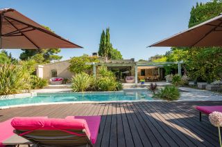 house 10 Rooms for sale on AIX EN PROVENCE (13100)