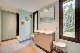 house 10 Rooms for sale on AIX EN PROVENCE (13100)