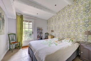 house 10 Rooms for sale on AIX EN PROVENCE (13100)