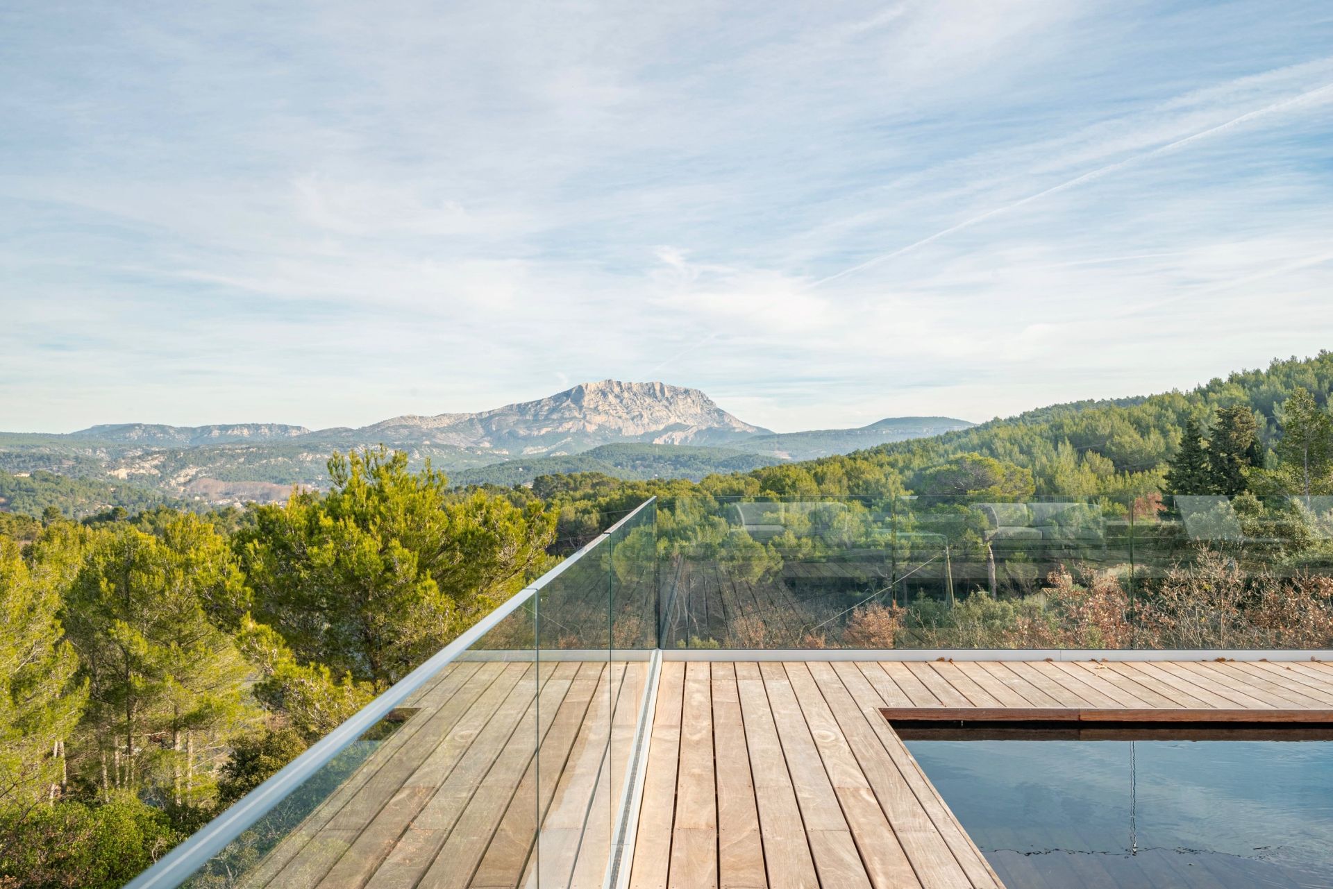 villa 7 Rooms for sale on AIX EN PROVENCE (13100)