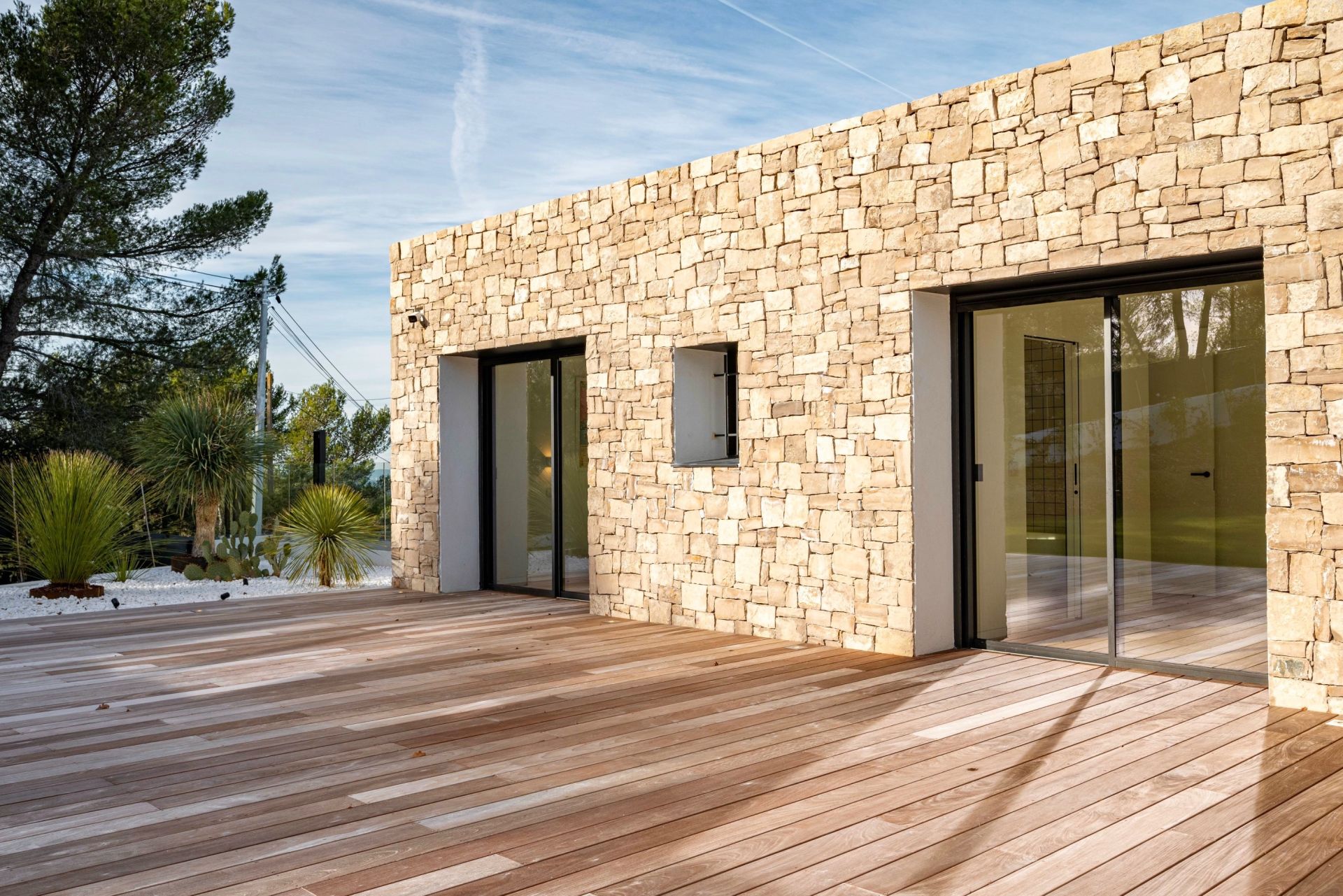 villa 7 Rooms for sale on AIX EN PROVENCE (13100)