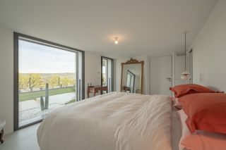 villa 7 Rooms for sale on AIX EN PROVENCE (13100)