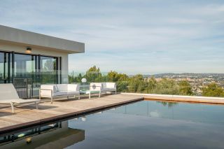 villa 7 Rooms for sale on AIX EN PROVENCE (13100)