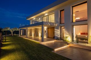 villa 7 Rooms for sale on AIX EN PROVENCE (13100)