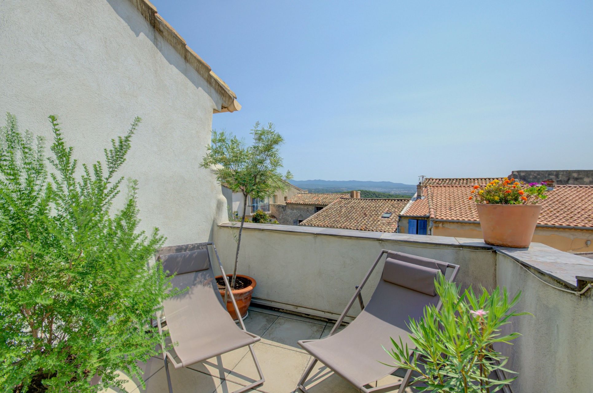 house 6 Rooms for sale on AIX EN PROVENCE (13100)
