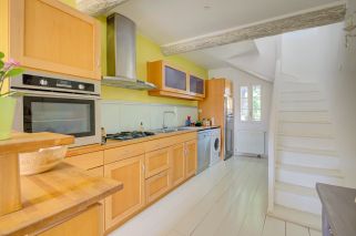 house 6 Rooms for sale on AIX EN PROVENCE (13100)