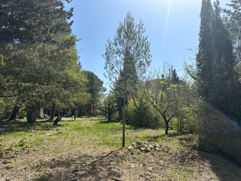 construction to be renovated 6 Rooms for sale on EGUILLES (13510)