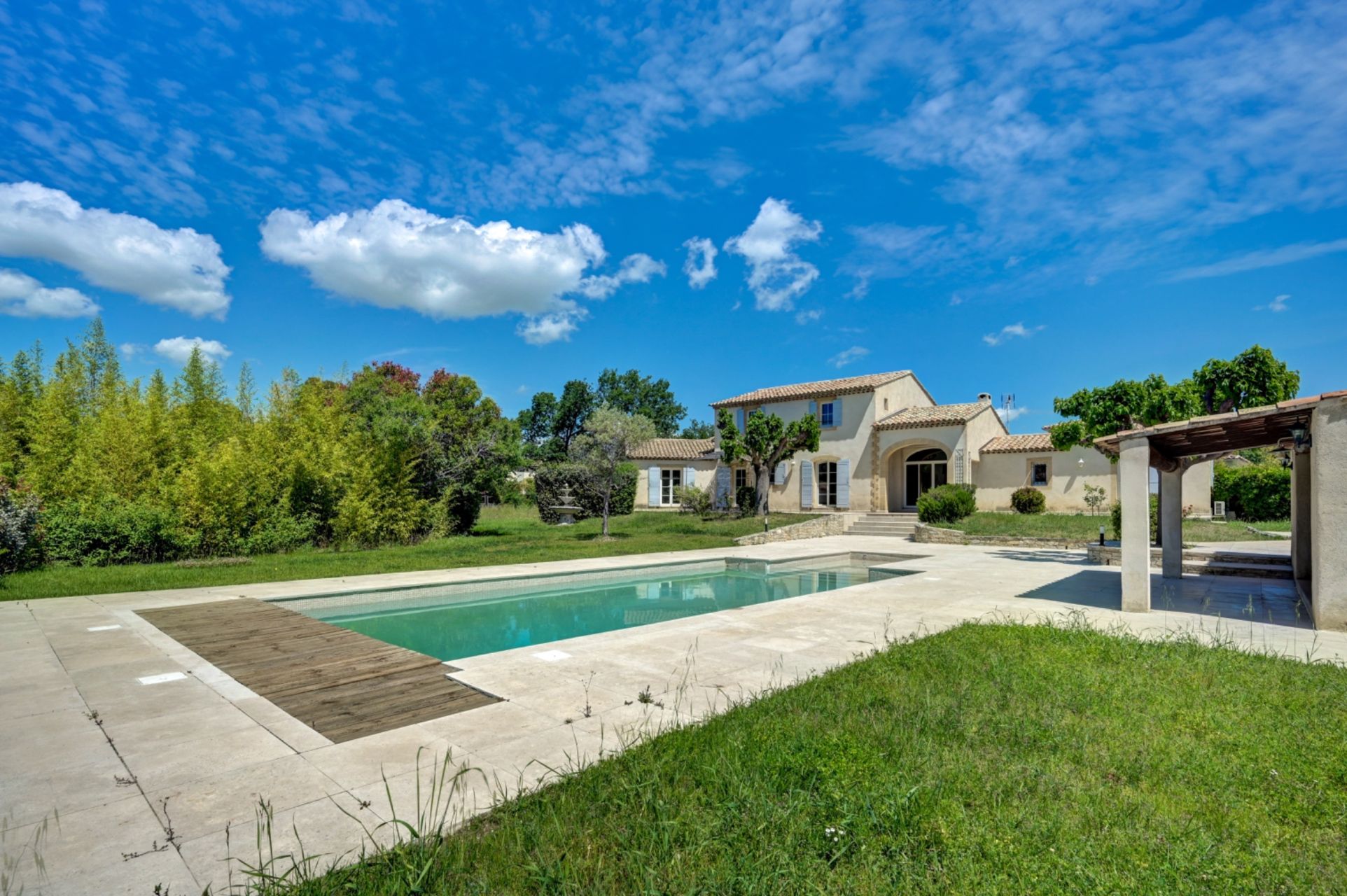 maison 7 Pièces en vente sur EGUILLES (13510)