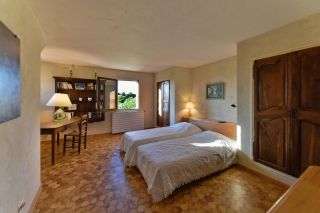 house 18 Rooms for sale on ORAISON (04700)