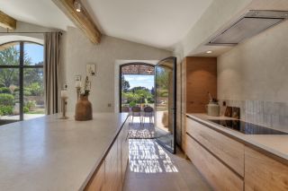 mas 10 Pièces en location saisonnière sur EYGALIERES (13810)