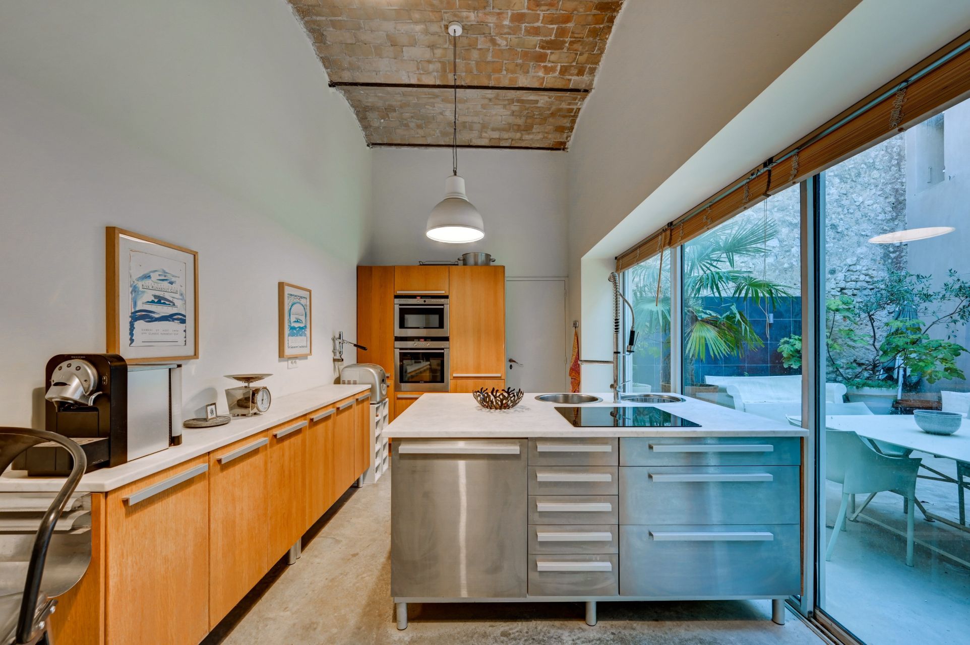 house 10 Rooms for sale on AIX EN PROVENCE (13100)