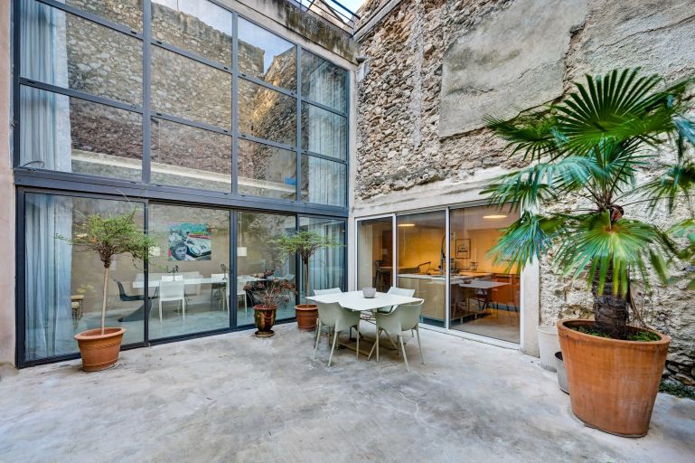 house 10 Rooms for sale on AIX EN PROVENCE (13100)
