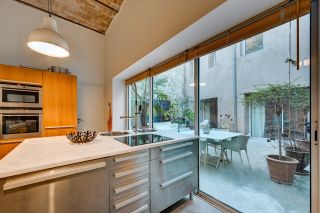 house 10 Rooms for sale on AIX EN PROVENCE (13100)