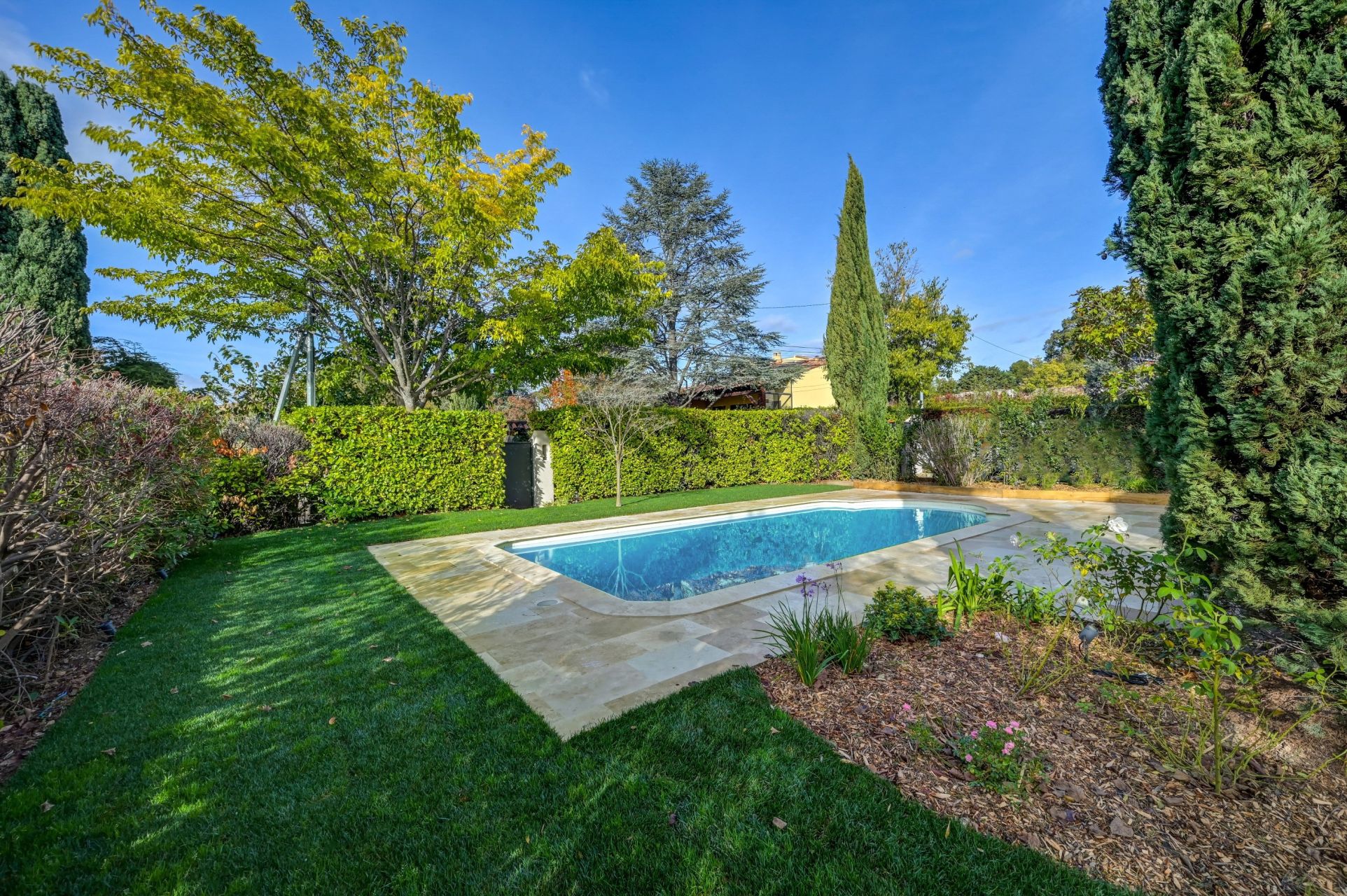 house 5 Rooms for sale on EGUILLES (13510)