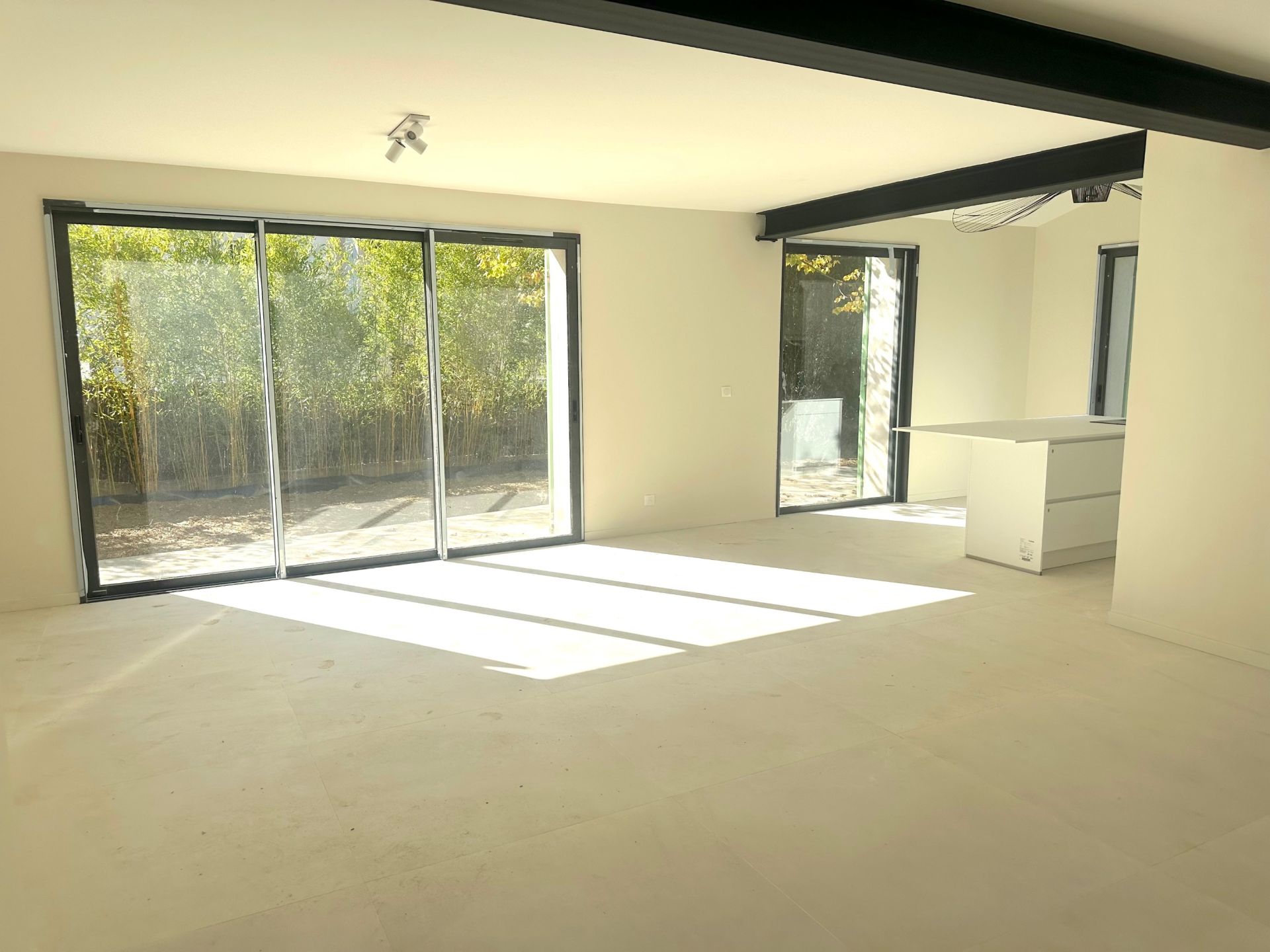 house 5 Rooms for sale on EGUILLES (13510)