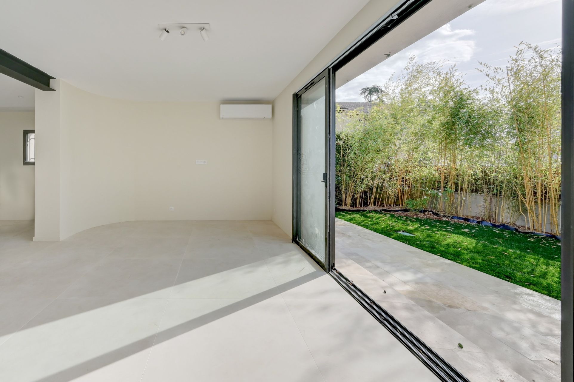 house 5 Rooms for sale on AIX EN PROVENCE (13100)