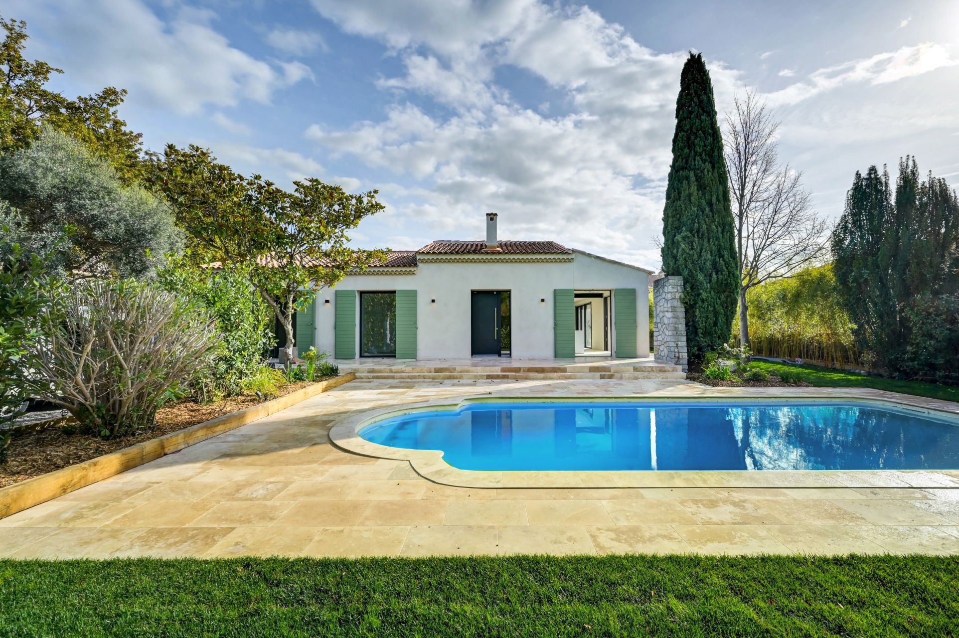 house 5 Rooms for sale on AIX EN PROVENCE (13100)