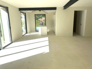 house 5 Rooms for sale on EGUILLES (13510)