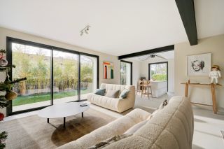 house 5 Rooms for sale on AIX EN PROVENCE (13100)