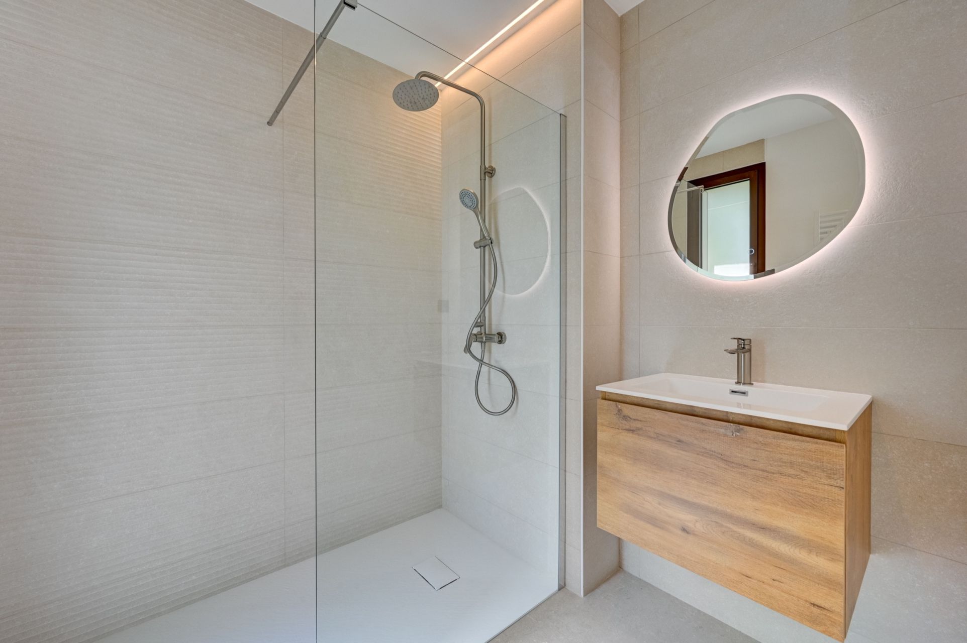 house 7 Rooms for sale on AIX EN PROVENCE (13100)