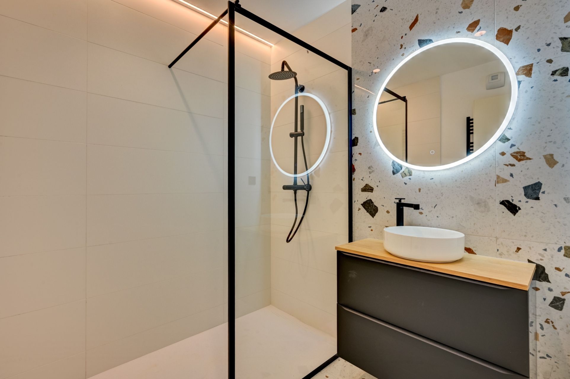 house 7 Rooms for sale on AIX EN PROVENCE (13100)