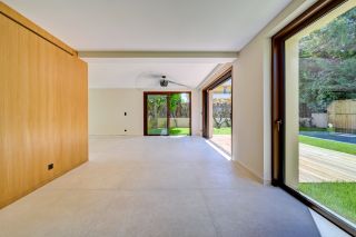 house 7 Rooms for sale on AIX EN PROVENCE (13100)