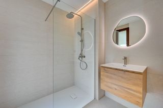 house 7 Rooms for sale on AIX EN PROVENCE (13100)