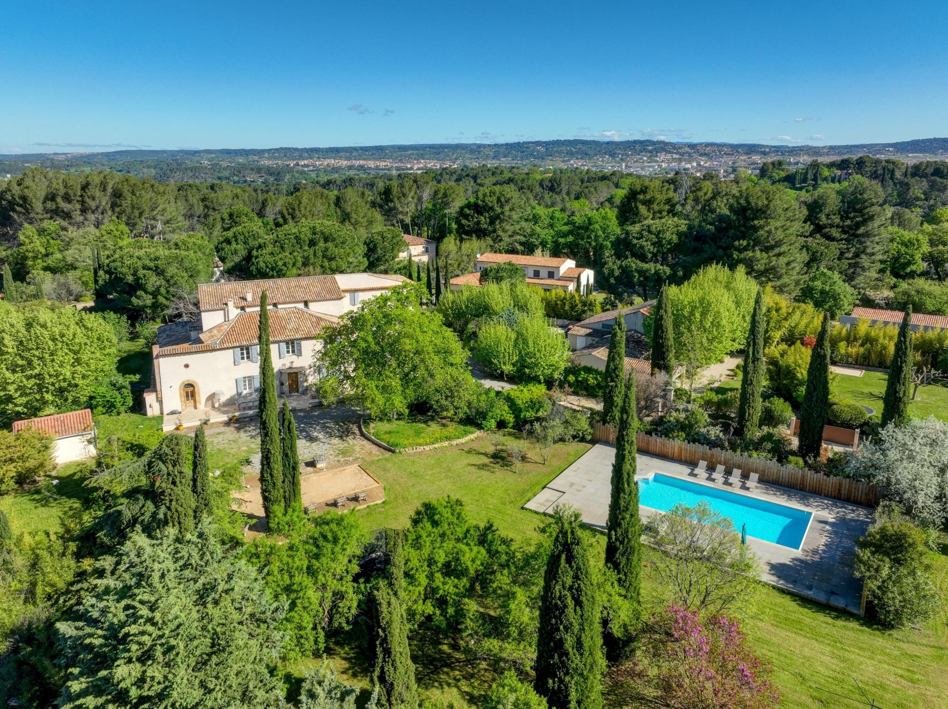 maison 11 Pièces en vente sur AIX EN PROVENCE (13100)