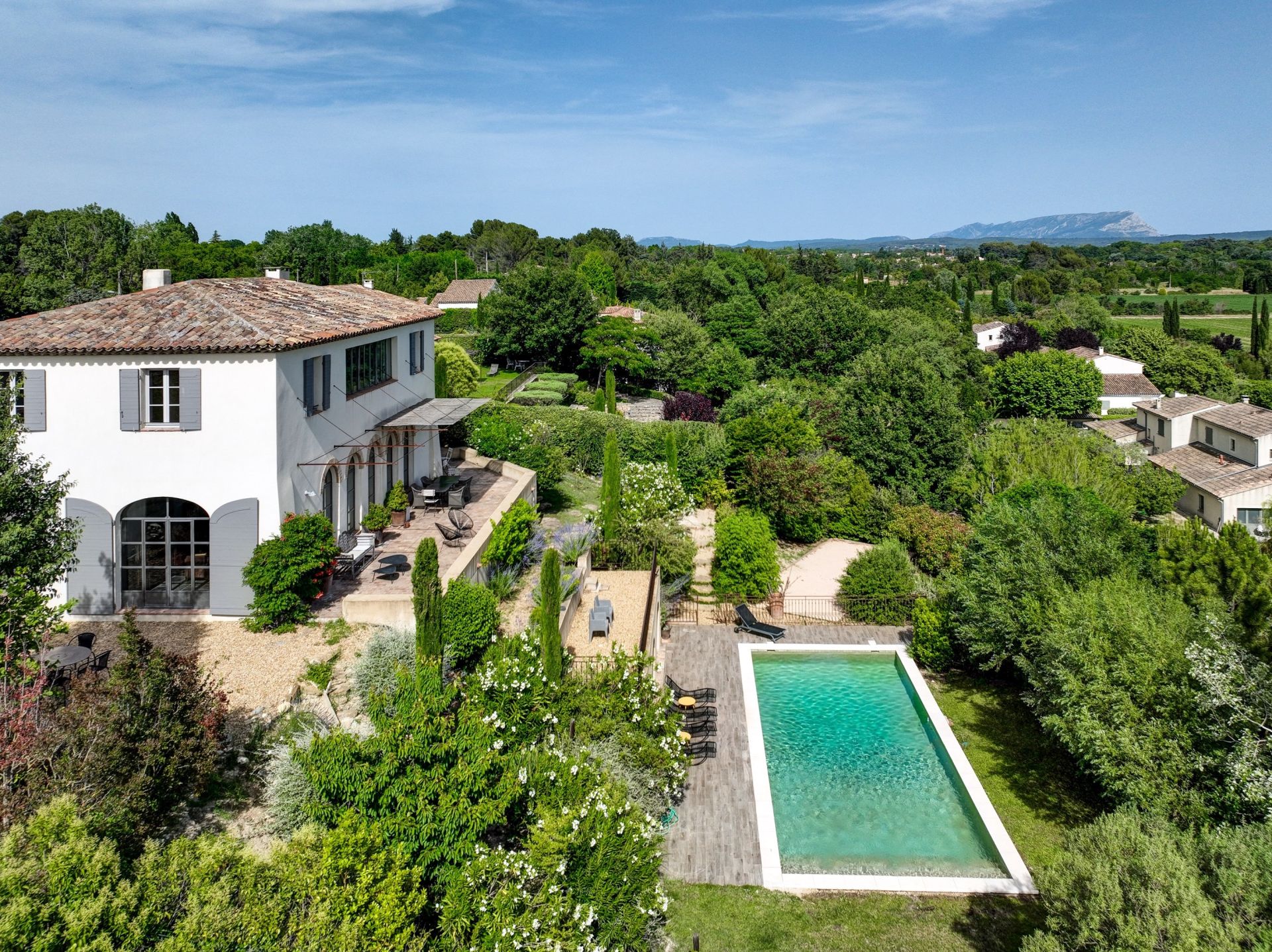 house 9 Rooms for sale on AIX EN PROVENCE (13100)