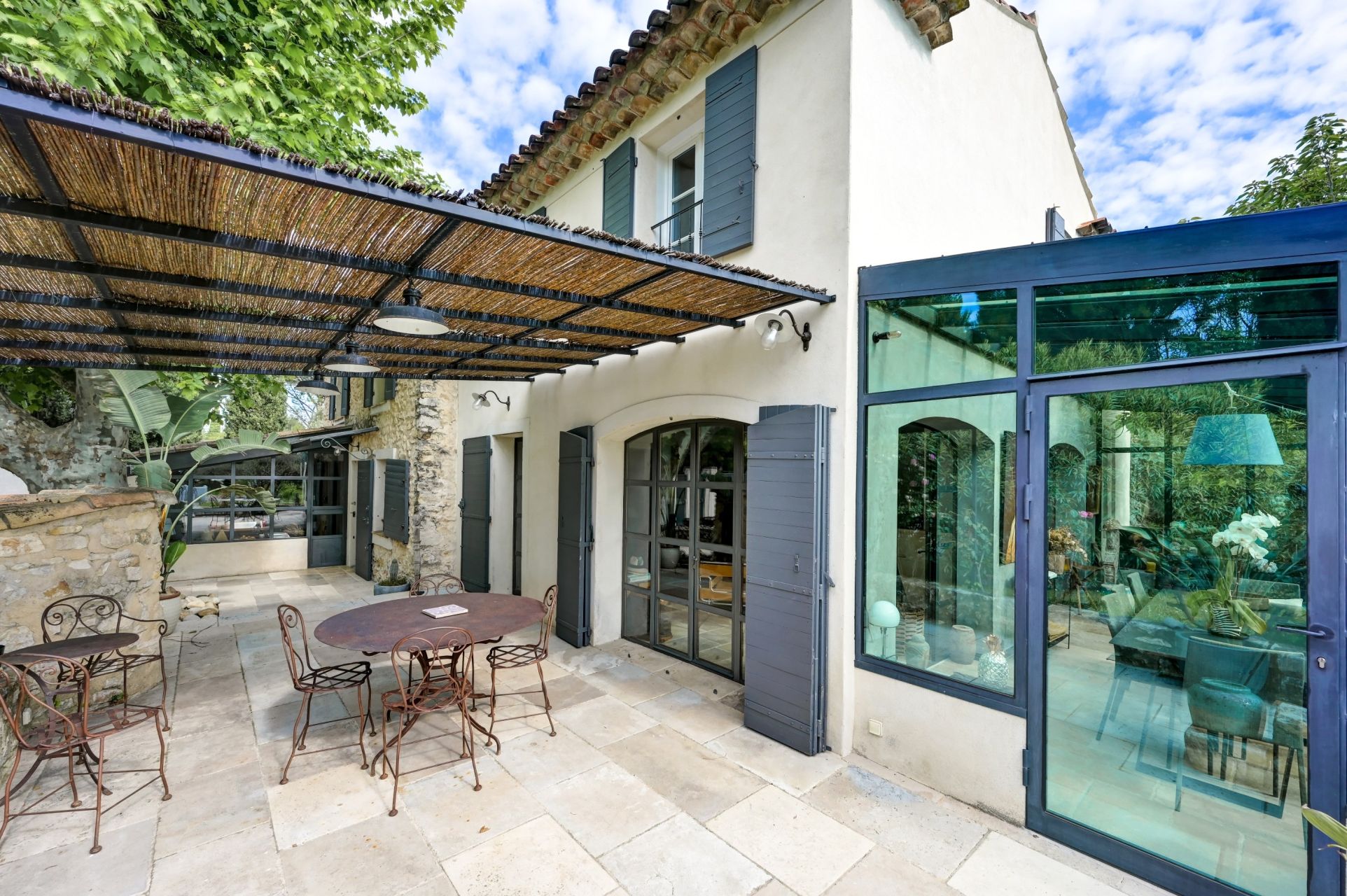 house 6 Rooms for sale on VENTABREN (13122)