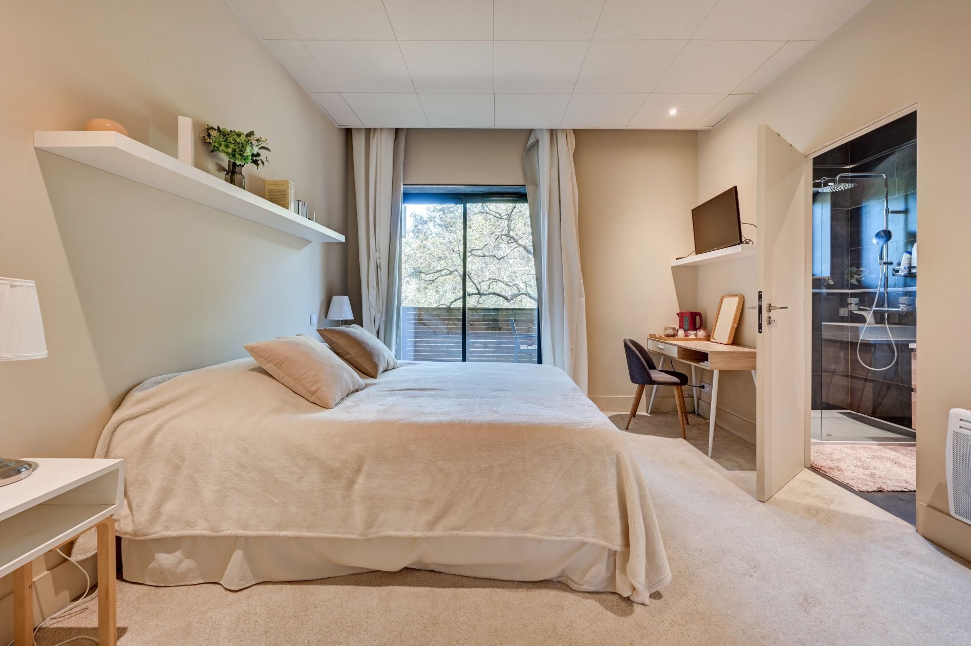 house 8 Rooms for sale on ROGNES (13840)