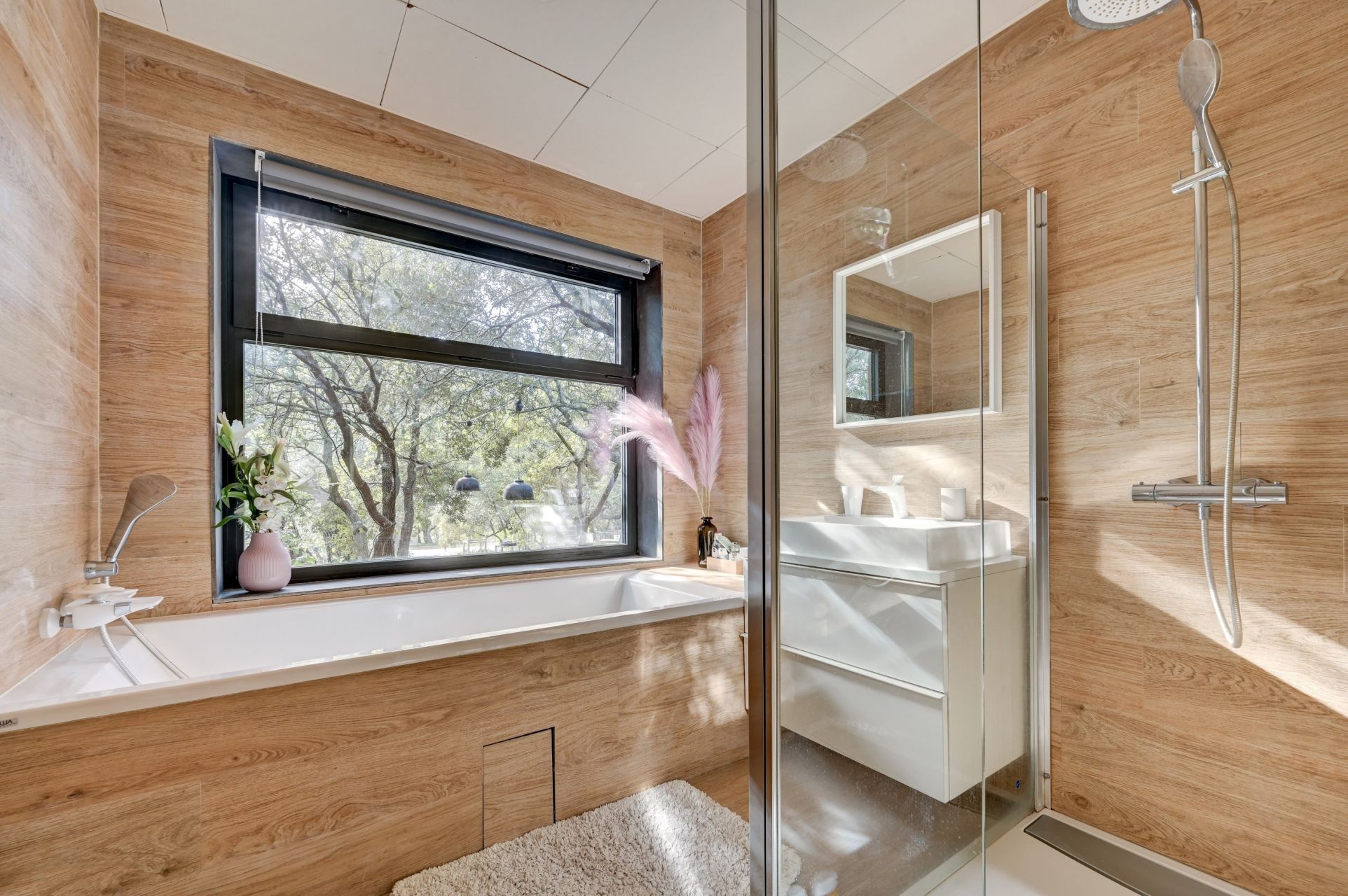 house 8 Rooms for sale on ROGNES (13840)