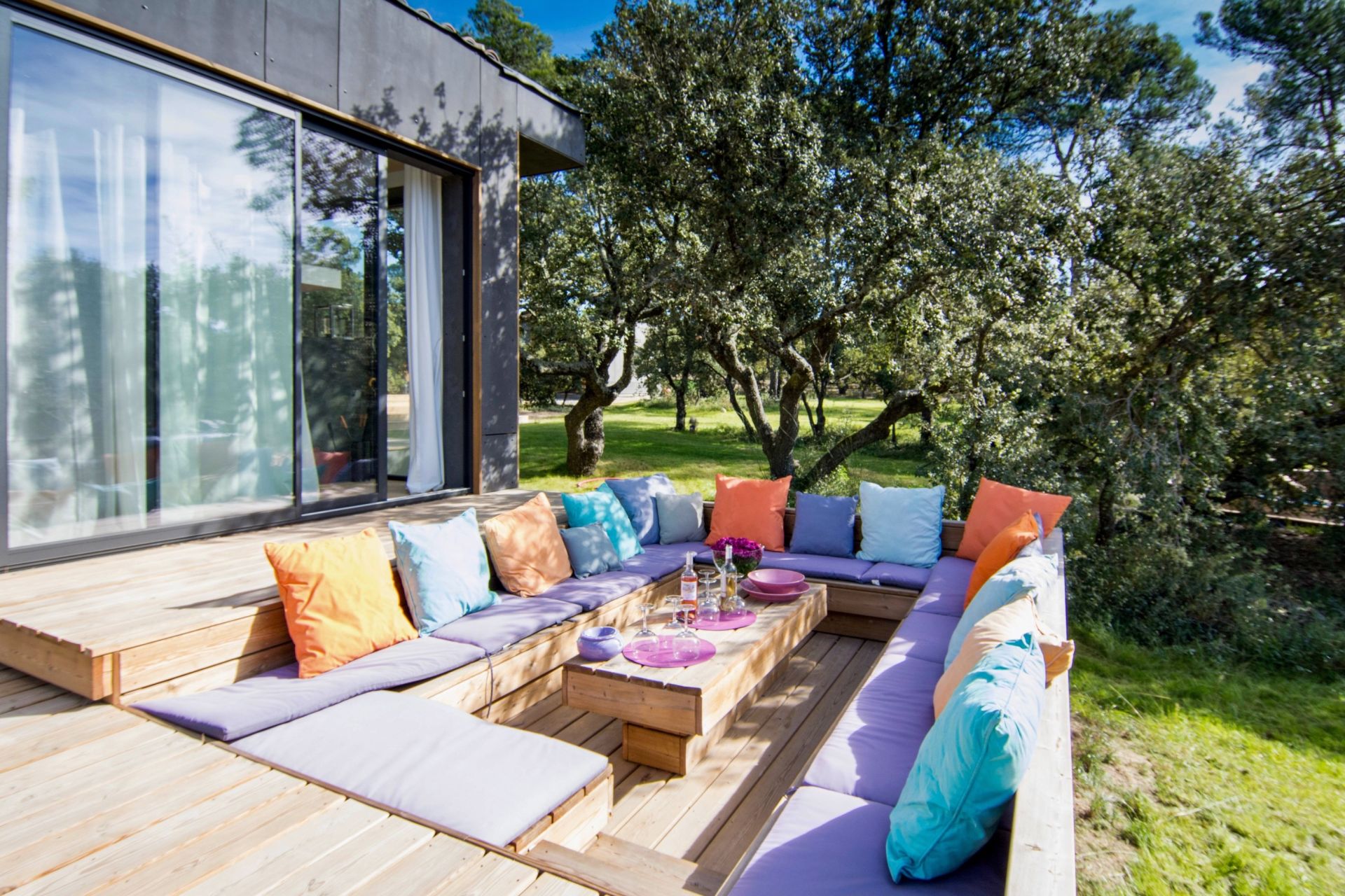 house 8 Rooms for sale on ROGNES (13840)