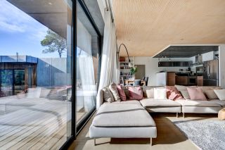 house 8 Rooms for sale on ROGNES (13840)