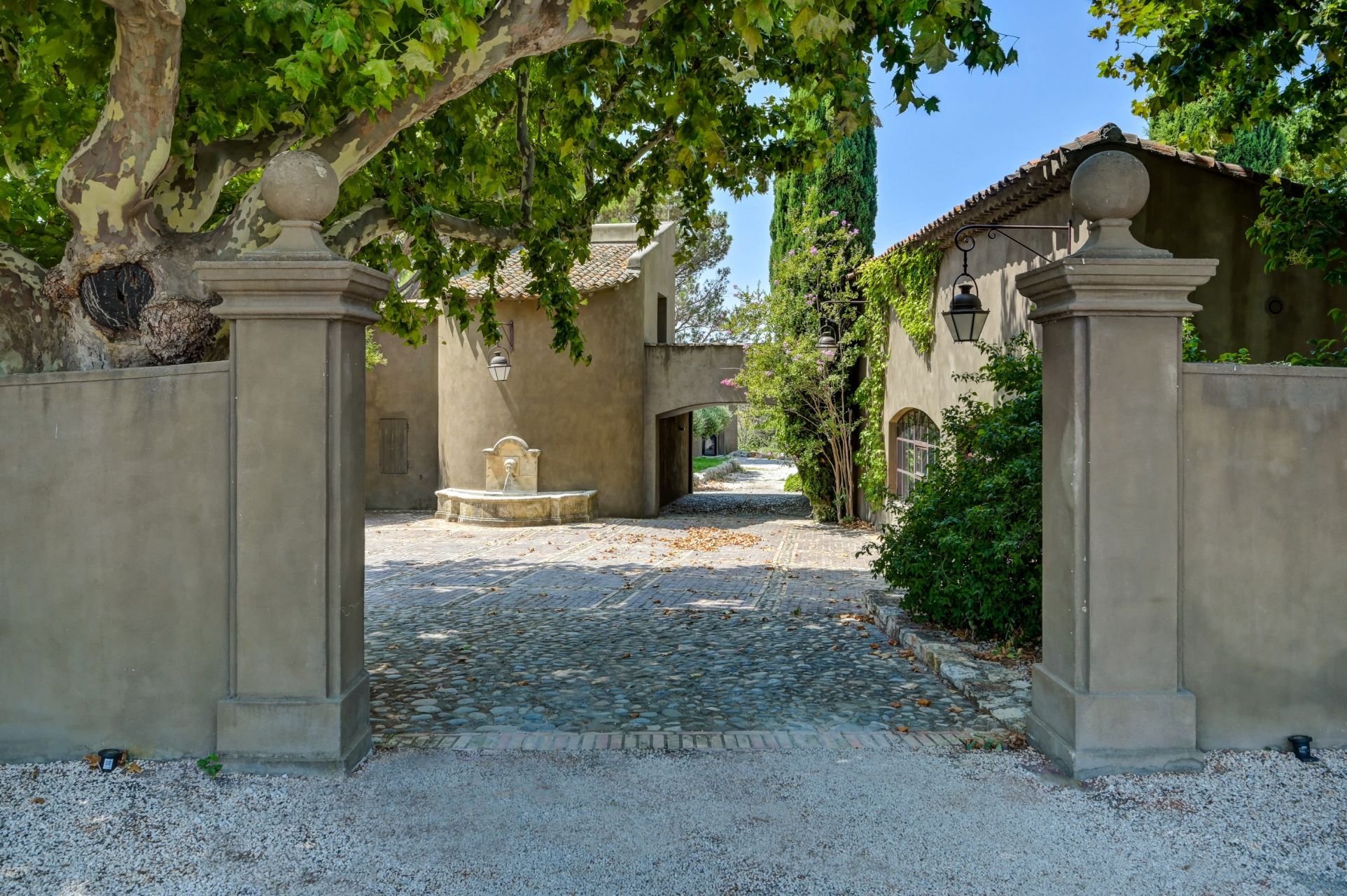 house 23 Rooms for sale on AIX EN PROVENCE (13100)