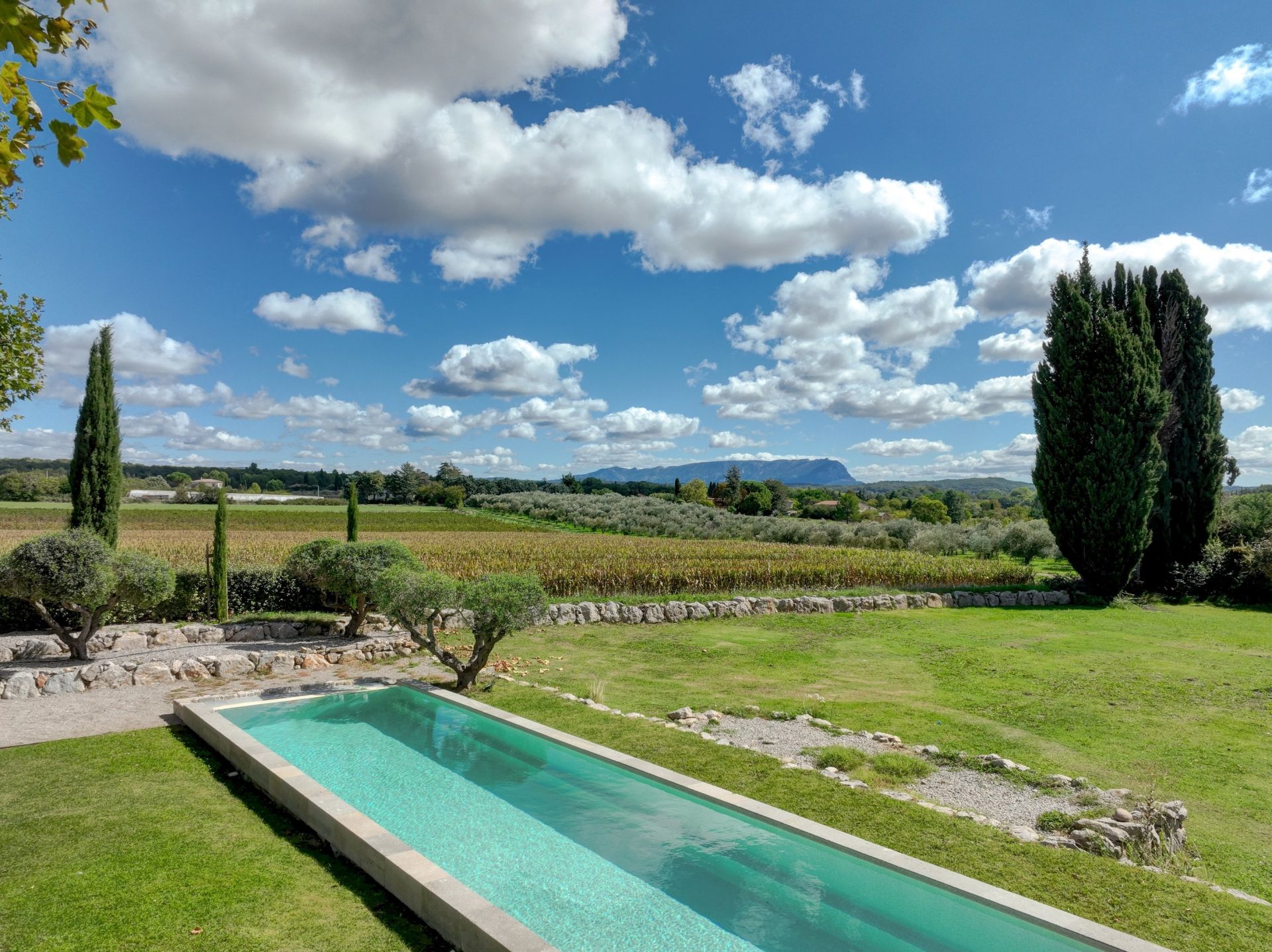 house 23 Rooms for sale on AIX EN PROVENCE (13100)
