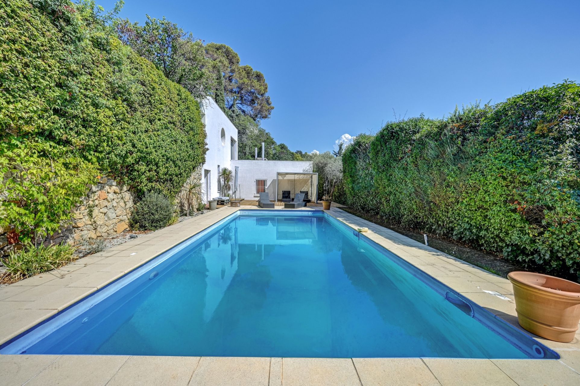 house 6 Rooms for sale on AIX EN PROVENCE (13100)