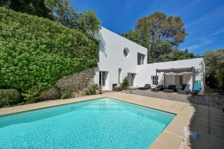 house 6 Rooms for sale on AIX EN PROVENCE (13100)