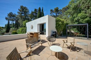 house 6 Rooms for sale on AIX EN PROVENCE (13100)
