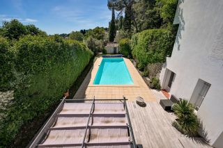 house 6 Rooms for sale on AIX EN PROVENCE (13100)