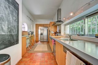 house 6 Rooms for sale on AIX EN PROVENCE (13100)